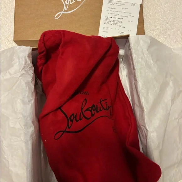 Christian Louboutin - Picture 3 of 6